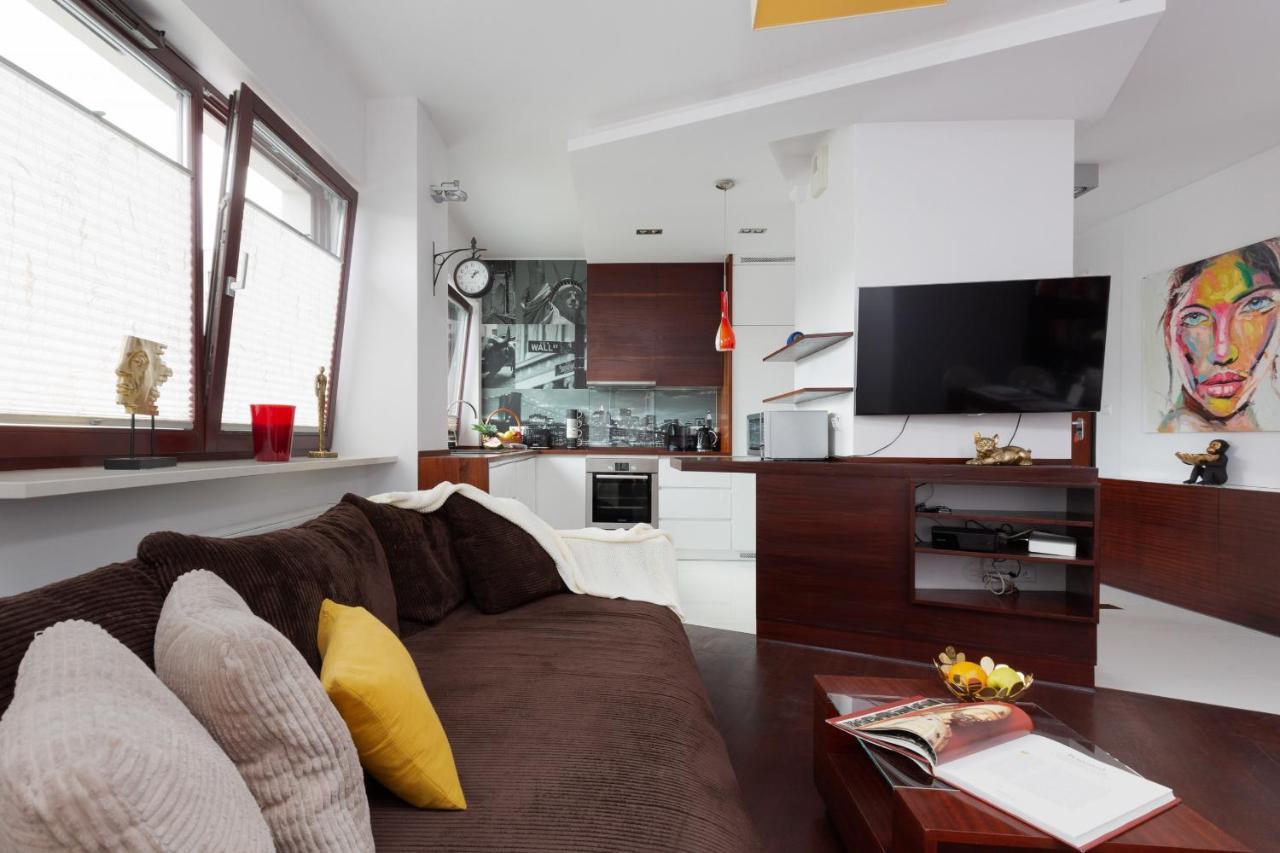Lägenhet Spacious With A Hammock And Terrace By Renters Prestige *