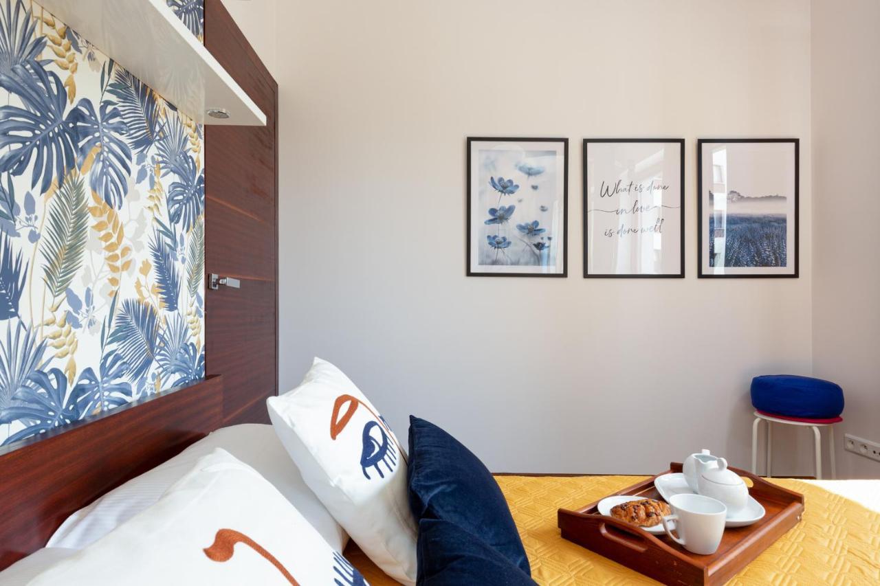 Lägenhet Spacious With A Hammock And Terrace By Renters Prestige *